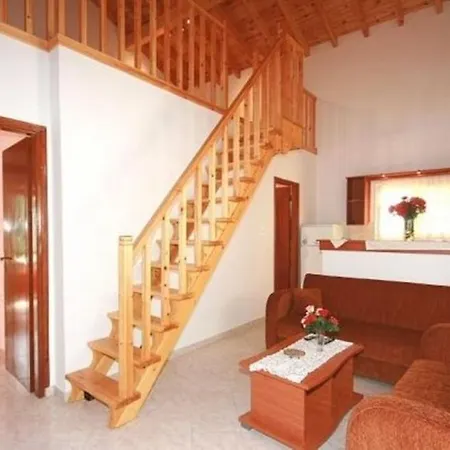 Paleopalace Παλαιοκαστρίτσα