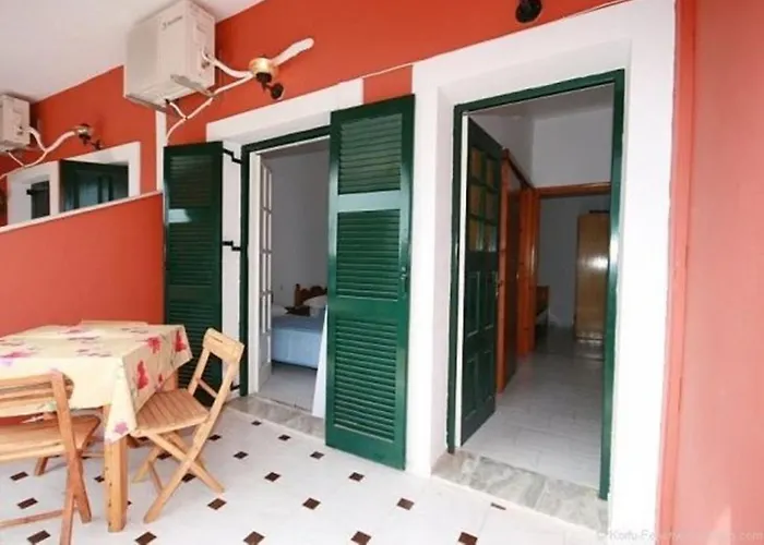 Paleopalace Παλαιοκαστρίτσα